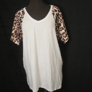 Silky Feel t-shirt with Animal Print details